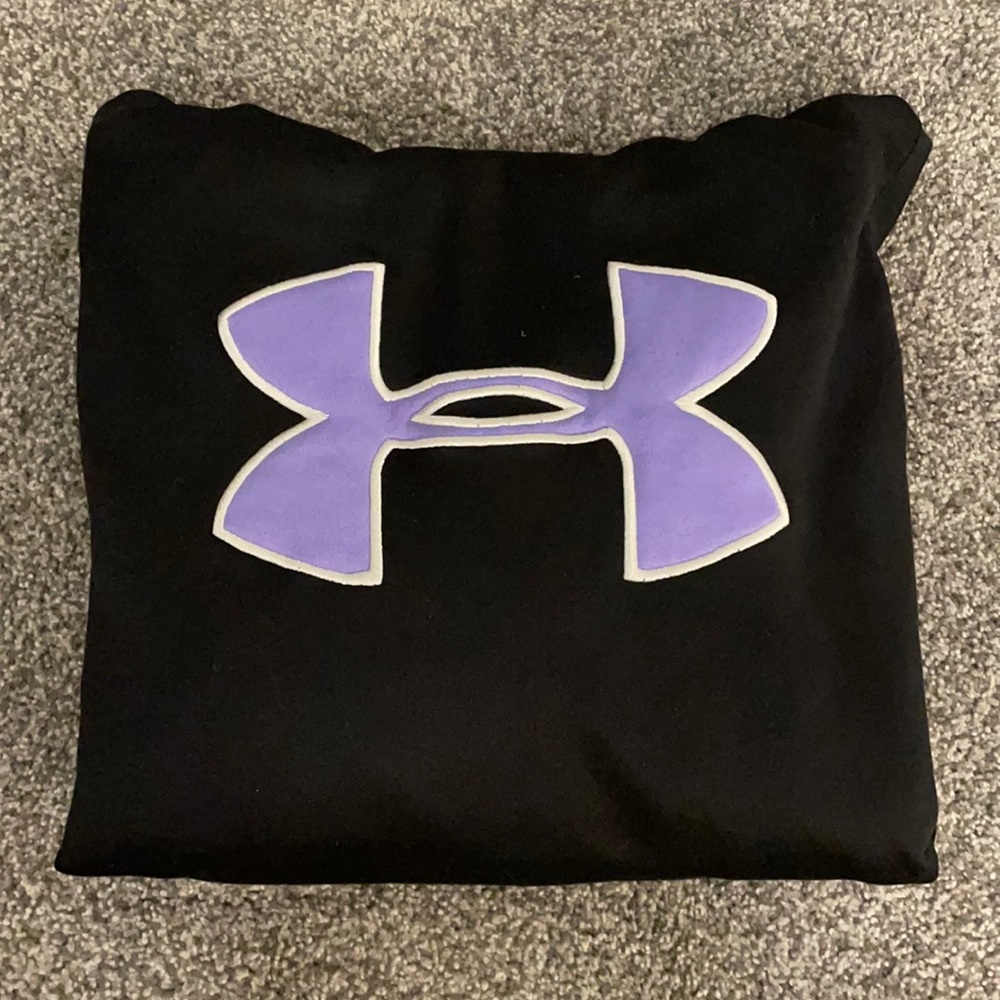 women’s small sweatshirt - under armour